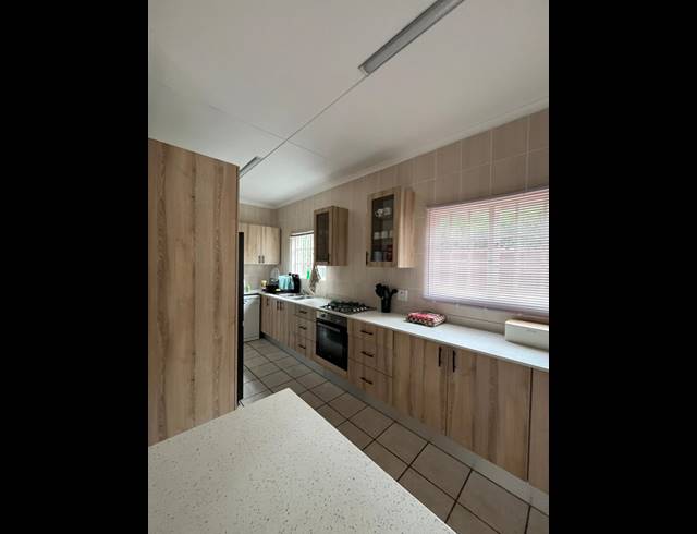 1 BEDROOM ROOM TO LET IN GILLITTS